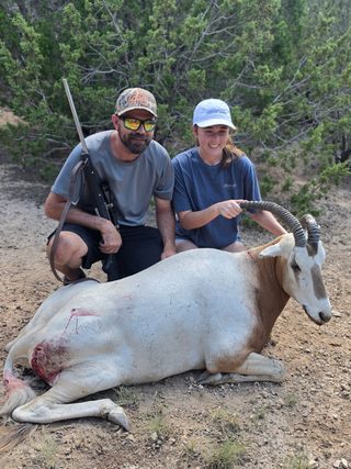 Hunters with a broken horn Scimitar Oryx taken at BarBell Ranch in Sweetwater, TX.