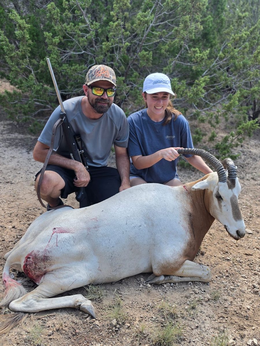 Hunters with a broken horn Scimitar Oryx taken at BarBell Ranch in Sweetwater, TX.